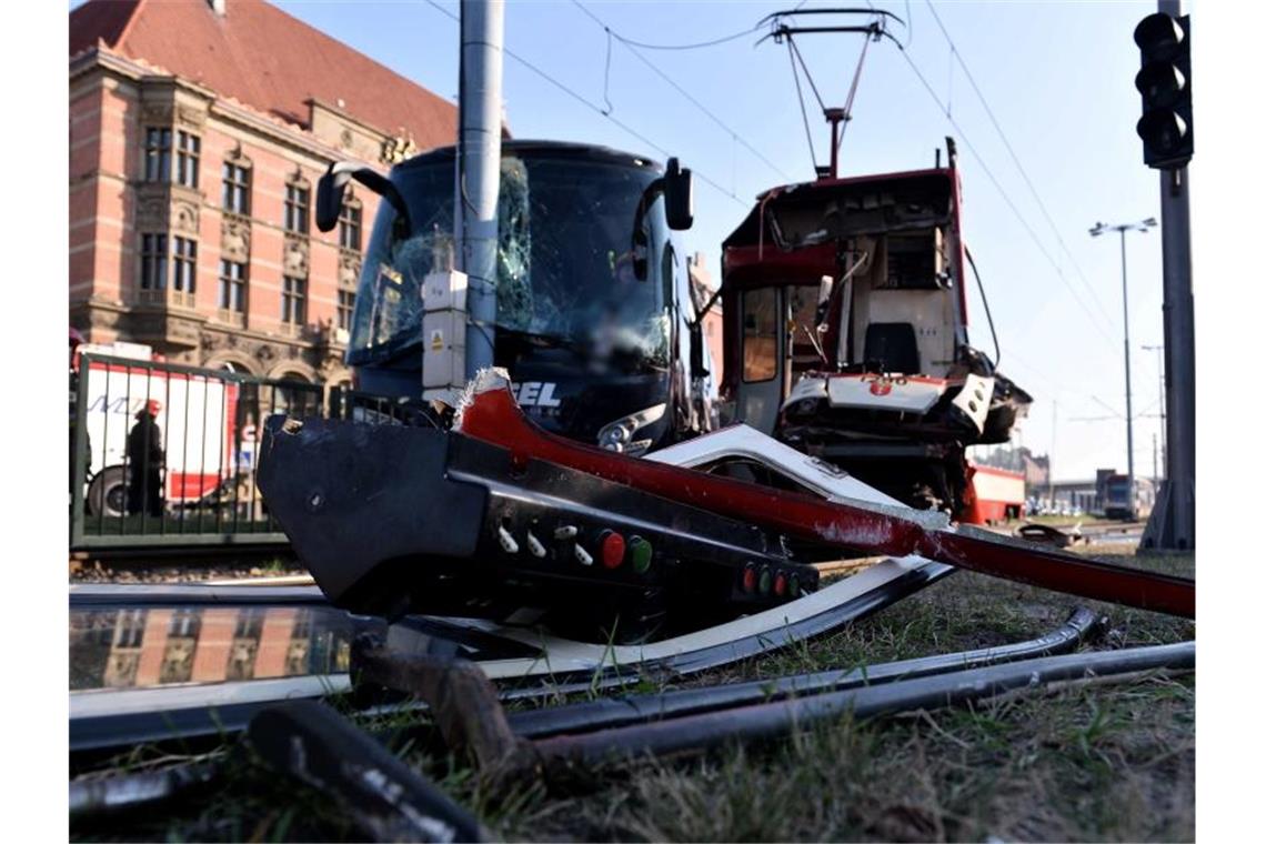 Die Reisebus-Straßenbahn-Unfallstelle in Danzig. Foto: Jan Dzban/PAP