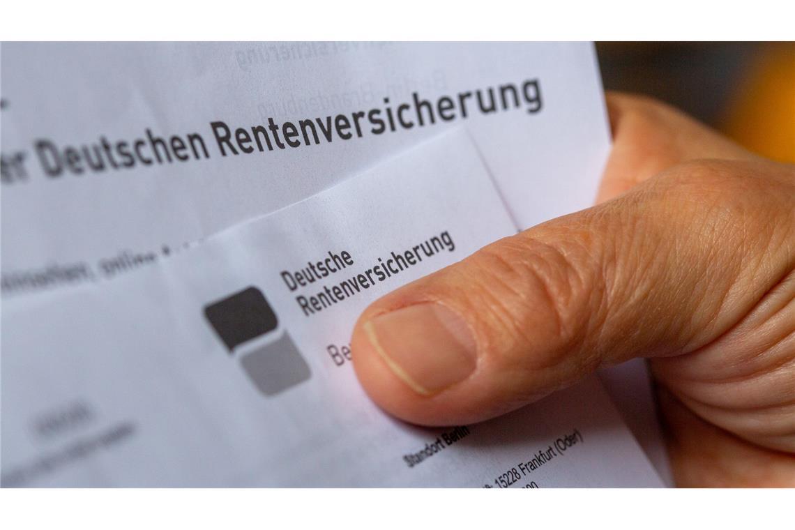 Die Rente reicht bei vielen Menschen im Alter nicht aus. (Symbolbild)