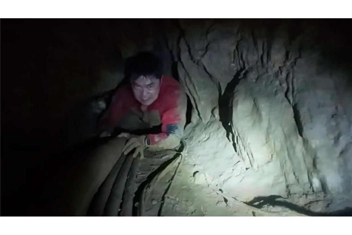 Die Retter mussten sich durch extrem enge Tunnel kämpfen.