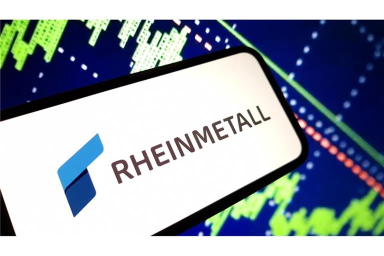Die Rheinmetall-Aktie legt wieder zu. Zinssenkungssignale aus den USA, eine strategische Neuausrichtung und positive Analystenkommentare treiben den Kurs. Die Gründe zusammengefasst.