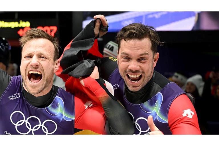 Die Rodler Tobias Arlt (l) und Tobias Wendl haben vorzeitig den Gesamtweltcup im Doppelsitzer gewonnen (Archivfoto)