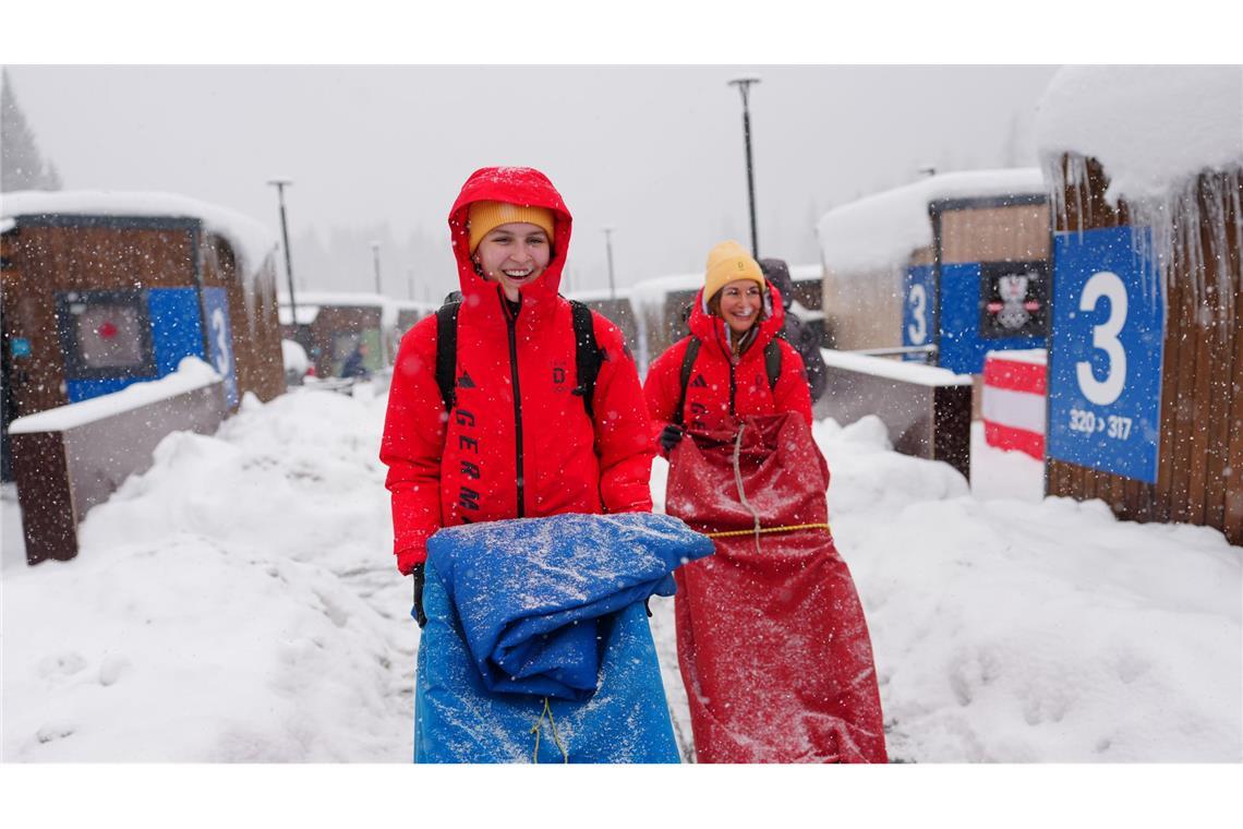 Die Rodlerinnen Julia Taubitz (r) und Merle Fräbel gehören zu den deutschen Medaillenkandidaten.