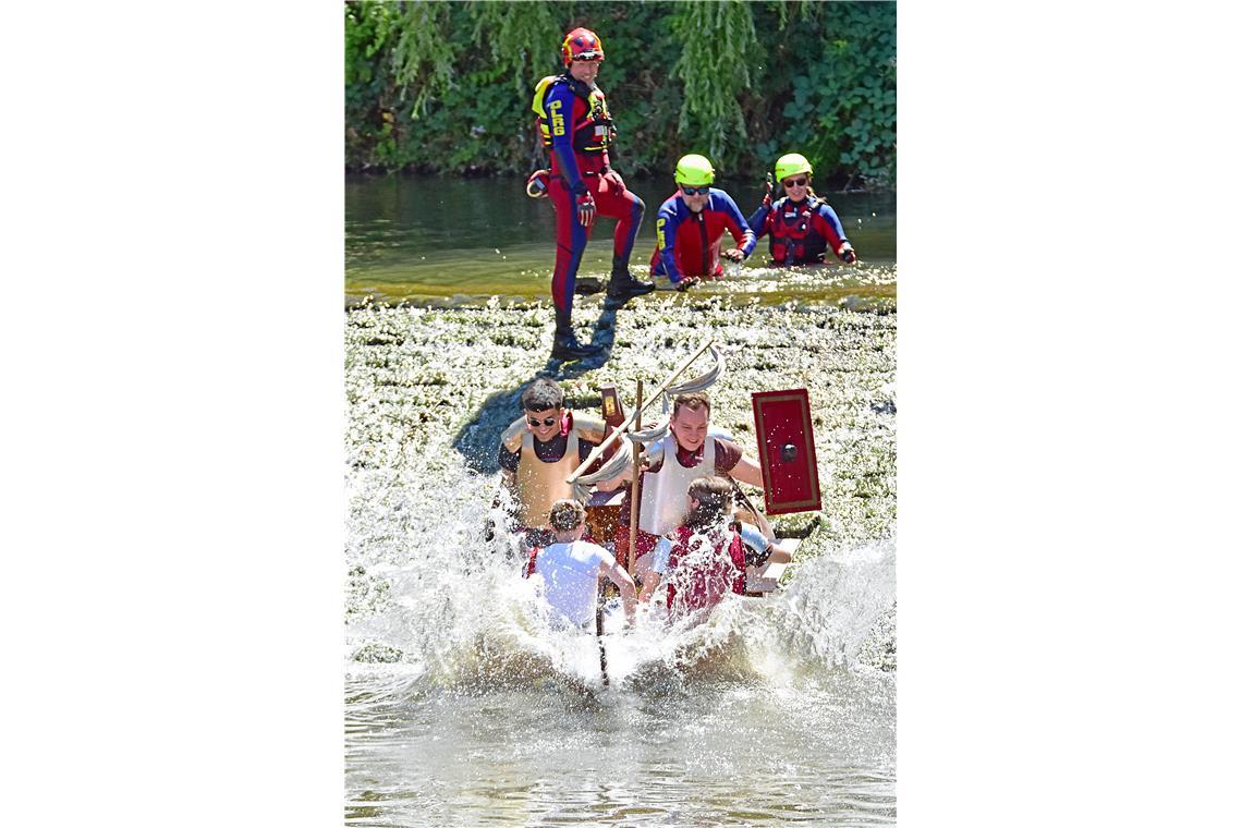 Die Römer stechen an der Bleichwiese in See. 39. Murr-Regatta in Backnang verans...