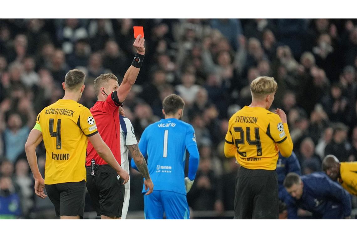 Die Rote Karte gegen Daniel Svensson ließ Trainer Niko Kovac nicht als Entschuldigung gelten.