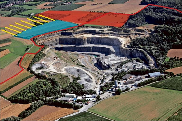 Die rote Linie ist die Gemarkungsgrenze zwischen Backnang und Kirchberg. Bei der blauen Fläche handelt es sich um die bereits genehmigte Abbaufläche. Die gelb schraffierte Fläche ist im Regionalplan als Vorrangfläche ausgewiesen. Lukas Gläser bemüht sich, für sie eine Abbaugenehmigung zu erhalten. Die rote Fläche ist nicht zum Abbau bestimmt. Grundstücke, die Lukas Gläser dort kauft, sind als Tauschflächen vorgesehen. Foto: F. Muhl/BKZ