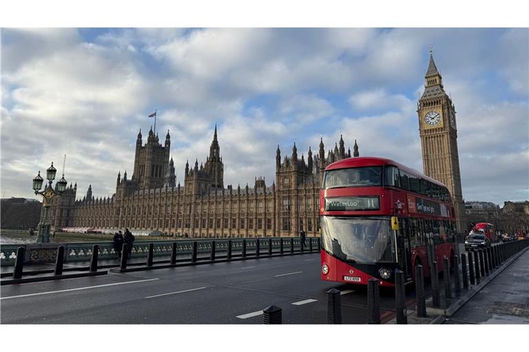 Die roten Doppeldeckerbusse sind aus dem Londoner Stadtbild nicht wegzudenken. (Archivbild)