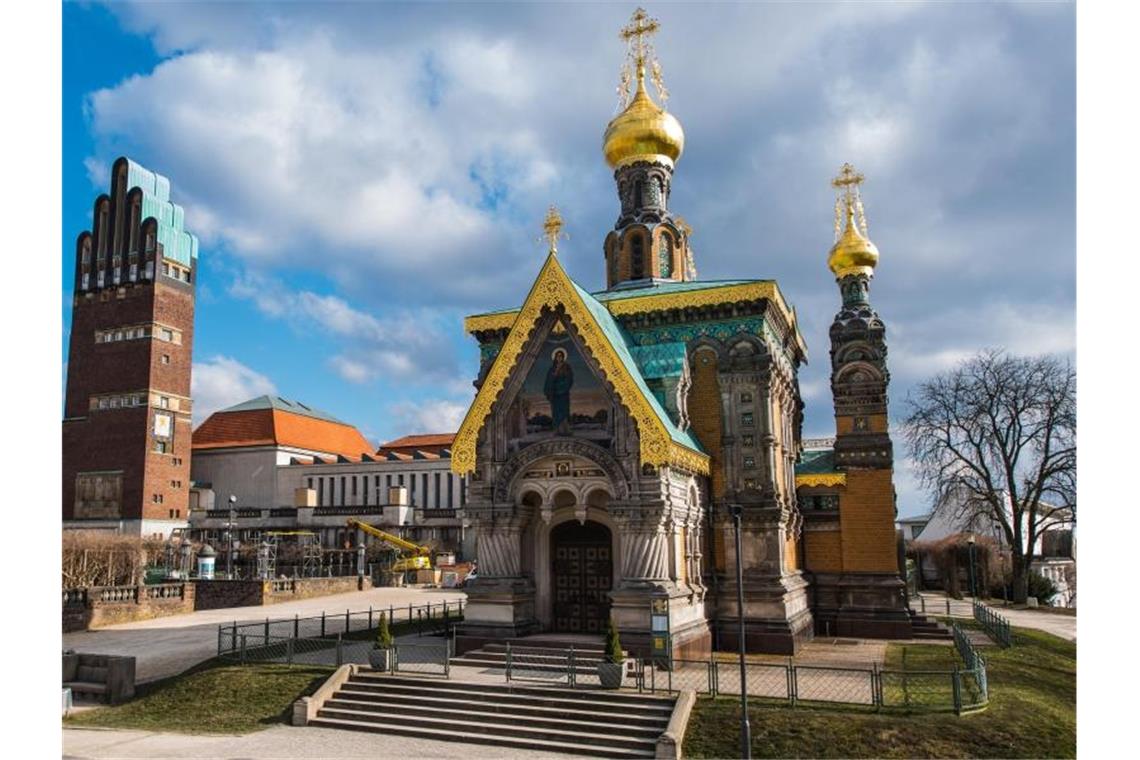 Ranking: Darmstadt ist Zukunft, Berlin ist Dynamik Die russische Kapelle (r-l), das Ausstellungsgebäude und der Hochzeitsturm auf der Mathildenhöhe in Darmstadt. - Der Analyse zufolge ist die südhessische Stadt am besten für die Zukunft gerüstet. Foto: Andreas Arnold/dpa