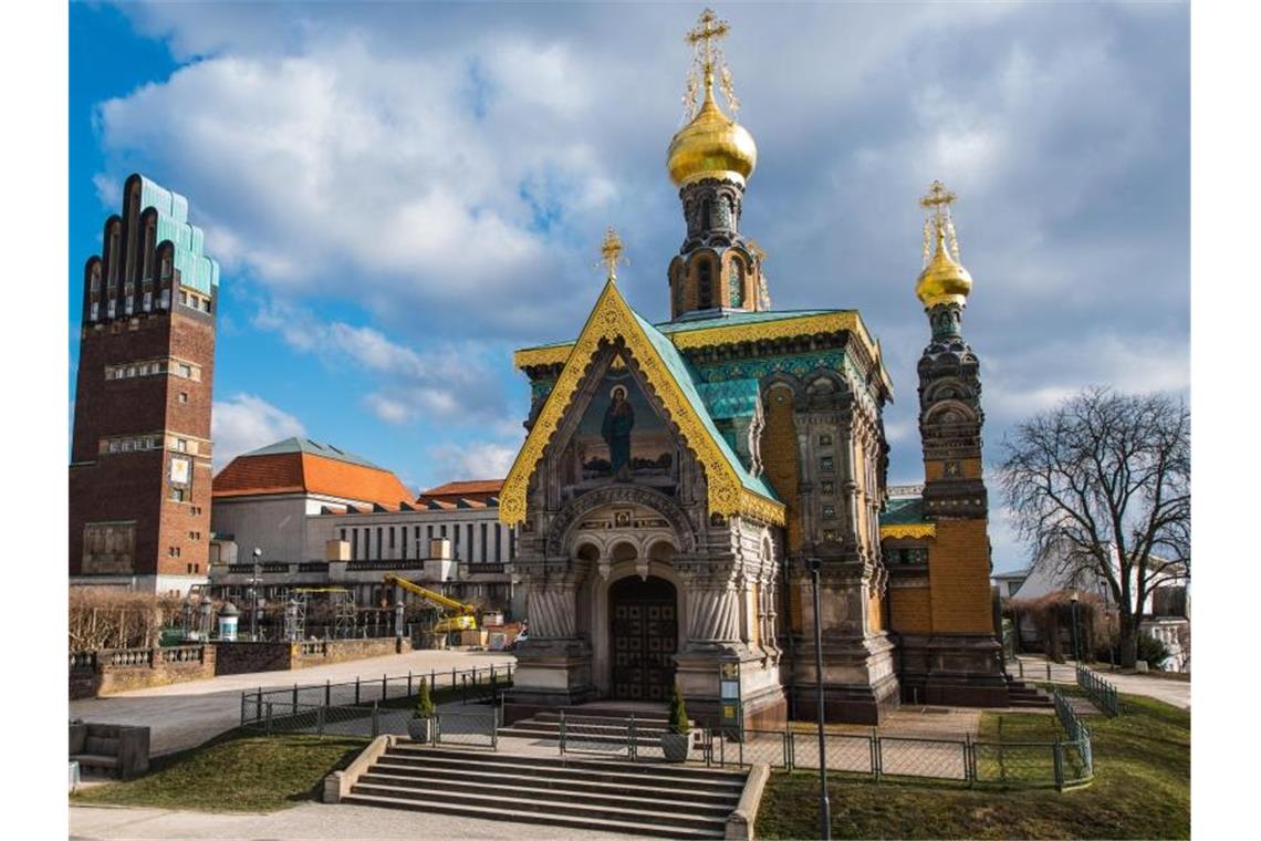 Die russische Kapelle (r-l), das Ausstellungsgebäude und der Hochzeitsturm auf der Mathildenhöhe in Darmstadt. - Der Analyse zufolge ist die südhessische Stadt am besten für die Zukunft gerüstet. Foto: Andreas Arnold/dpa