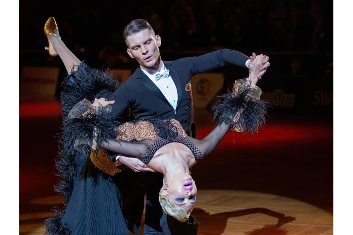 Die russischen Tänzer Dmitri Scharkow und Olga Kulikowa tanzen bei den German Open Championships (GOC). Foto: Catherine Simon