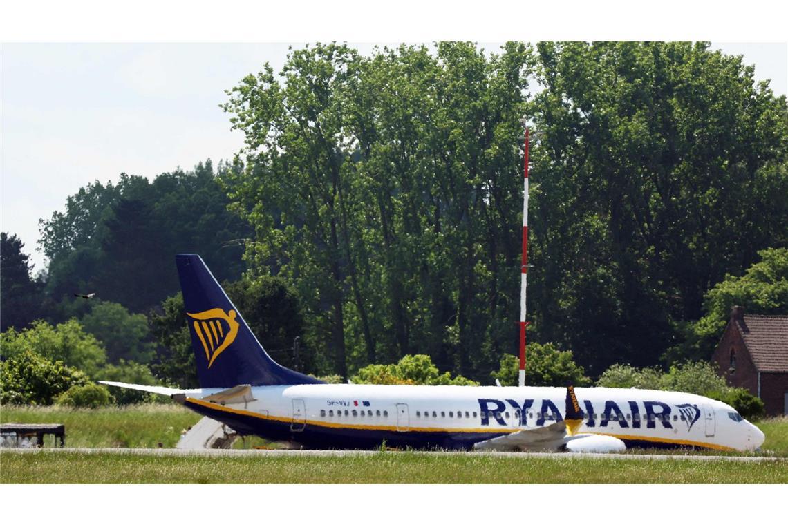 Bombenalarm am belgischen Flughafen Charleroi Die Ryanair-Maschine soll in Faro abgeflogen sein.
