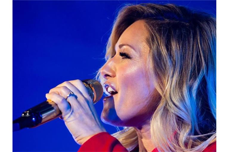 Die Sängerin Helene Fischer tritt zum Jubiläum des Textilherstellers Trigema vor den Gästen auf. Foto: Philipp von Ditfurth/dpa