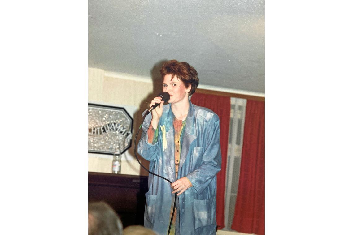 Die Sängerin und Kabarettistin Pe Werner trat am 21. März 1991 als Erste in der ...