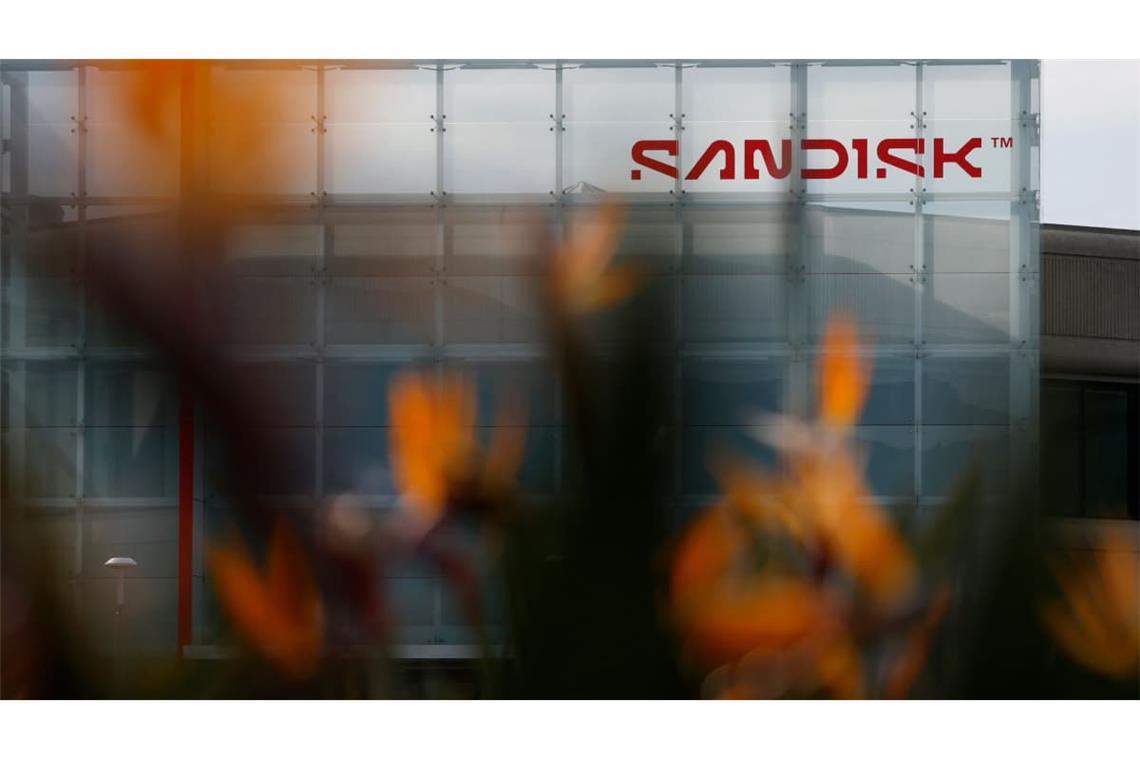 Die SanDisk-Aktie fällt unter 1.500 Dollar. Sorgen vor den Quartalszahlen und eine Schwäche im Speichersektor belasten den Kurs. Das steckt dahinter.