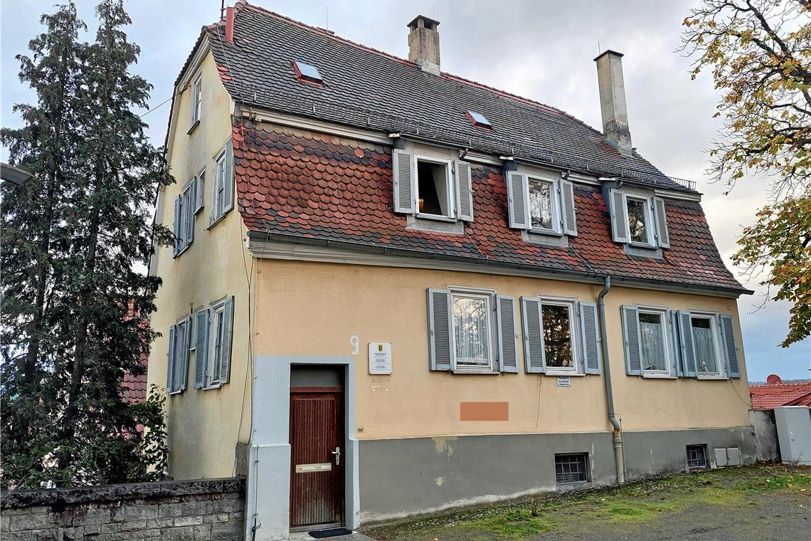 Stadt Backnang will mit Solarschub als Vorbild glänzen Die Sanierung des Gerichtsvollzieherhauses am Rande des Freithofs ist ein typisches Beispiel für die neue städtische Strategie. Das Dach muss schnellstmöglich saniert werden und erhält eine Solaranlage, was bislang aufgrund des Denkmalschutzes nicht möglich war. Foto: privat
