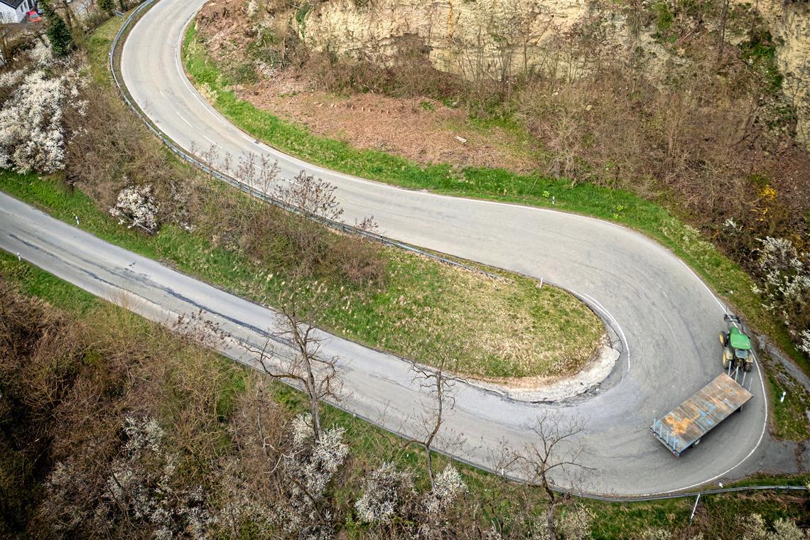 Die Sanierung war notwendig; die Straße hatte erhebliche Schäden. Archivfoto: Alex Becher