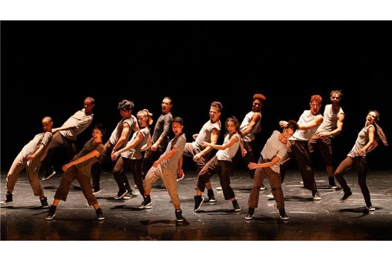 Die São Paulo Companhia de Dança ist zu Gast im Forum in Ludwigsburg und tritt in einem neuen Stück von Shahar Binyamini betont jung auf.