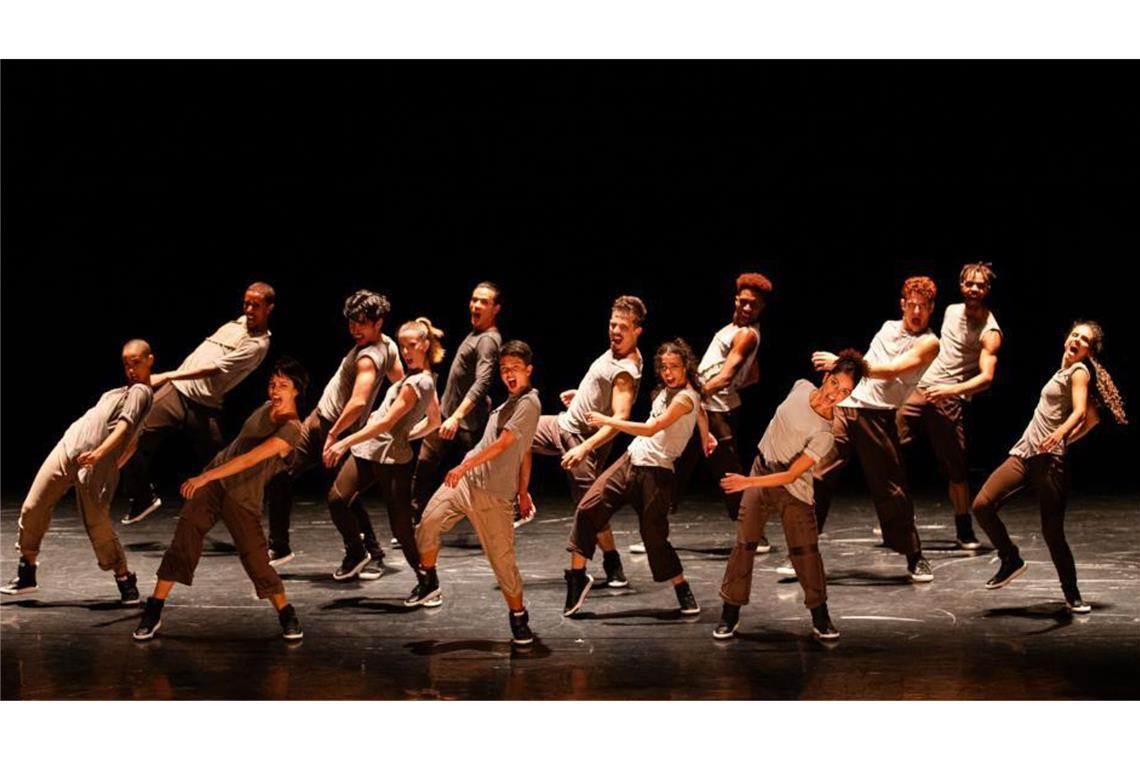 Die São Paulo Companhia de Dança ist zu Gast im Forum in Ludwigsburg und tritt in einem neuen Stück von Shahar Binyamini betont jung auf.