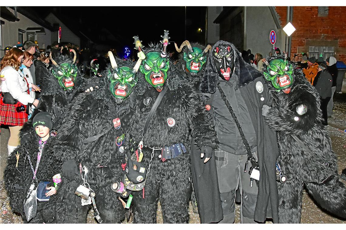 Die Saubachdeifl aus Nürtingen. Nachtumzug der Schbiallomba-Schlotzer in Auenwal...