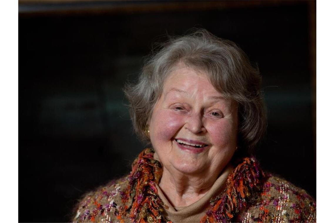 Schauspielerin Trudel Wulle mit 96 Jahren gestorben Die Schauspielerin Trudel Wulle lacht bei einem Porträttermin.n“). Foto: picture alliance / dpa/Archivbild