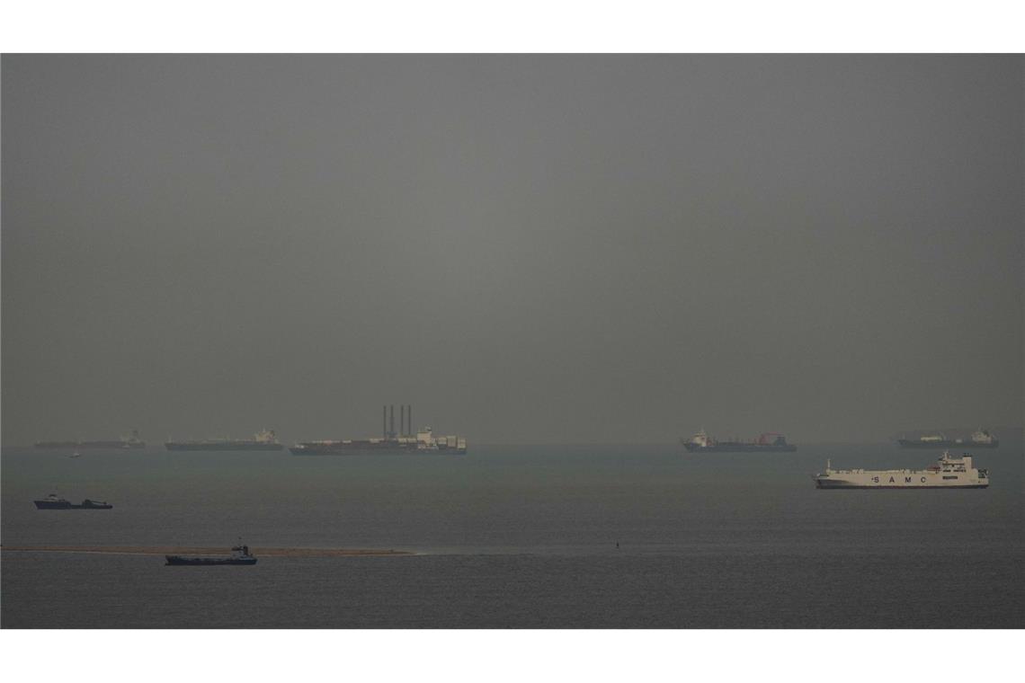 Die Schifffahrt wird durch den Iran-Krieg weiterhin massiv behindert.