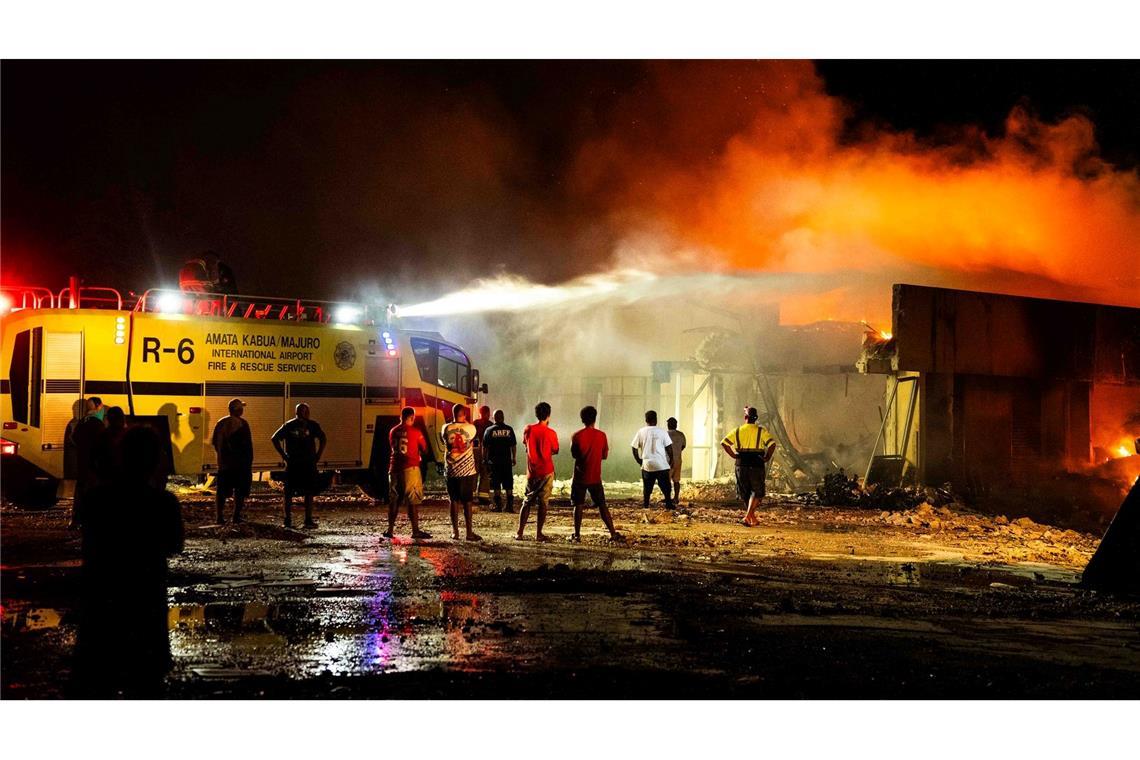 Die schlecht ausgerüstete Feuerwehr kam nicht gegen die Flammen an.