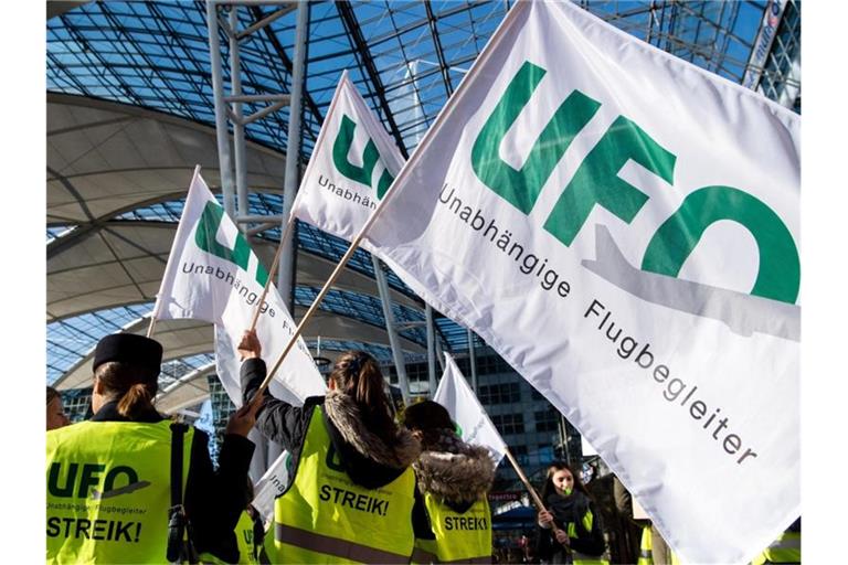 Die Schlichter haben die Tarifparteien Lufthansa und Ufo zu neuen Gesprächen eingeladen. Foto: Matthias Balk/dpa