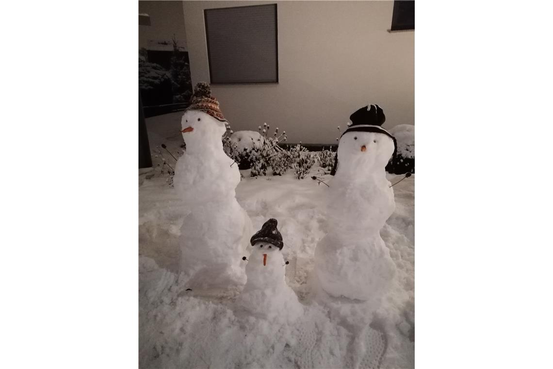 Die Schneefamilie von Susann und Nikolai Kuschnertschuk mit Sohn Felix  aus Back...