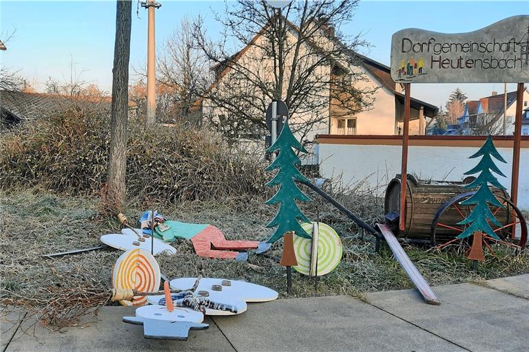 Die Schneemänner und der Skiläufer wurden mutwillig umgetreten. Foto: privat