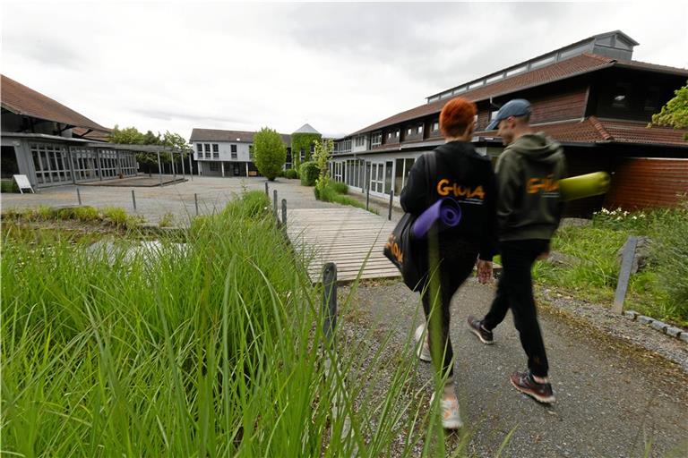 Die schöne Umgebung des Hofguts Hagenbach eignet sich für Anwendungen, die der Gesundheit und dem Wohlbefinden dienen. Die Yoga-Akademie auf dem Hofgut bietet zum Beispiel verschiedene Klassen und Ausbildungen an. Foto: Alexander Becher