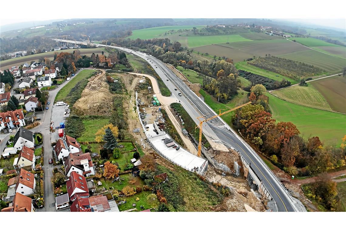 Die Schöntaler Straße unterquert die Bundesstraße mittels eines 79 Meter langen ...
