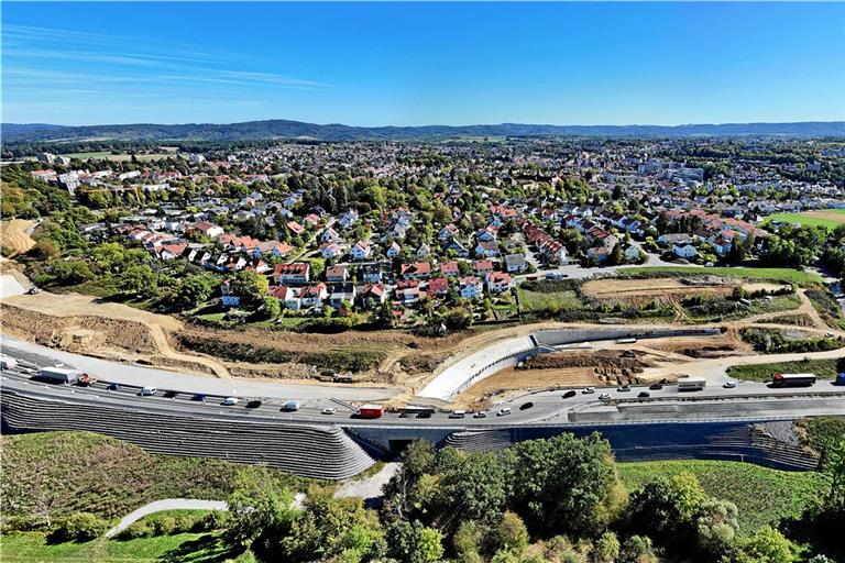 Die Schöntaler Straße zwischen Backnang und Schöntal unterquert die B14 in einem knapp 80 Meter langen Tunnel. Mit der Bauausführung sind wohl nicht alle zufrieden. Foto: Ulrich Maier
