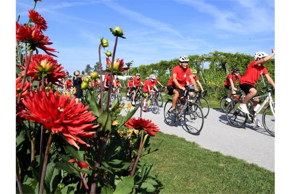 „Rollendes Klassenzimmer“ stoppt bei Gluthitze in Leipzig Die Schüler-Fahrradtour „Rollendes Klassenzimmer“. Foto: Bernd Weißbrod