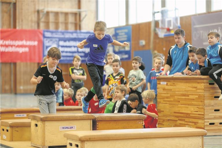 Die Schüler probierten sich an verschiedenen Stationen aus.Foto: A. Becher