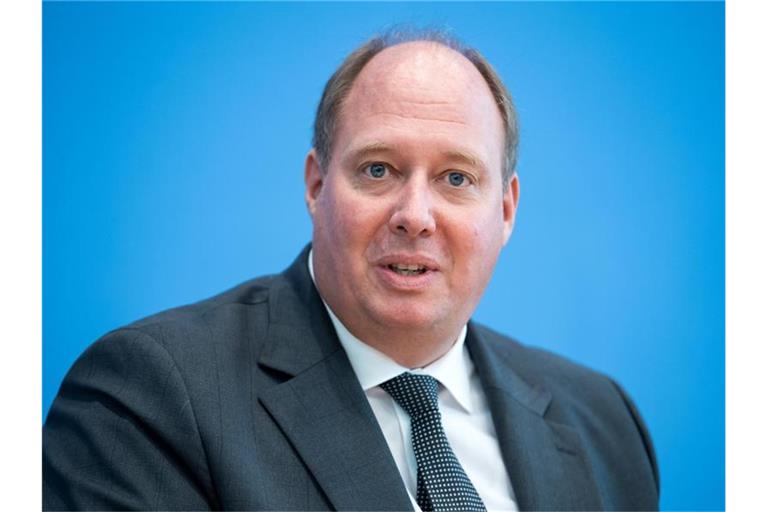 Die Schuldenbremse kann nach Einschätzung von Kanzleramtschef Helge Braun in den kommenden Jahren nicht eingehalten werden - der CDU-Politiker plädiert für eine Grundgesetzänderung. Foto: Bernd von Jutrczenka/dpa
