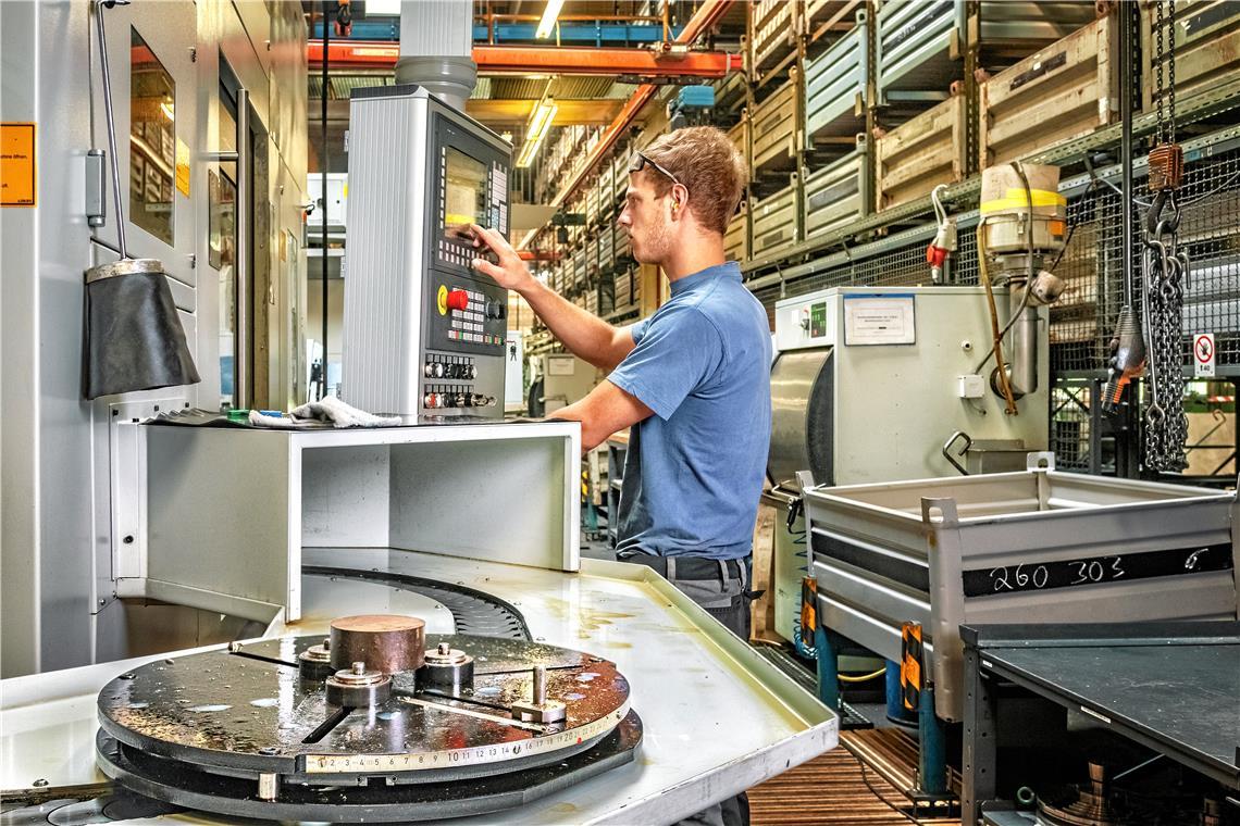 Wirtschaft rutscht im Rems-Murr-Kreis weiter in die Krise Die Schwächephase des produzierenden Gewerbes wirkt sich zunehmend auch auf die unternehmensnahen Dienstleistungen aus. Foto: stock.adobe.com/Ingo Bartussek