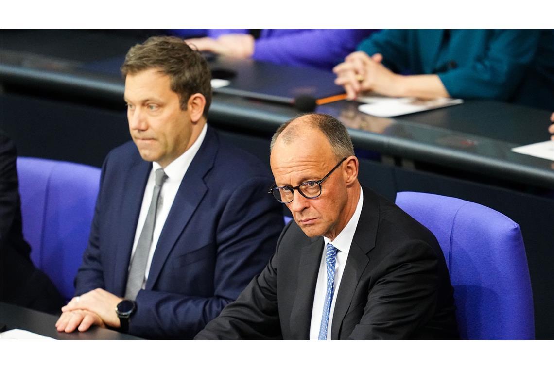 Umfrage: Neue Regierung startet unbeliebter ins Amt als die Ampel Die schwarz-rote Koalition um Merz und Klingbeil startet mit niedrigeren Beliebtheitswerten ins Amt als die Ampel vor dreieinhalb Jahren.