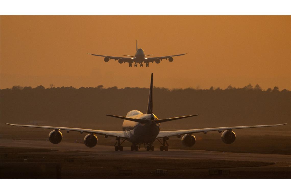 Die schwarz-rote Koalition will die Ticketsteuer im Luftverkehr senken.