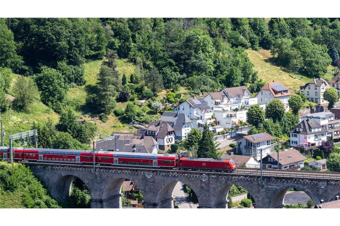Neue Zahlen: So schneiden die Bahnstrecken im Land ab Die Schwarzwaldbahn – eine der bewerteten Bahnstrecken im Land. (Symbolbild)