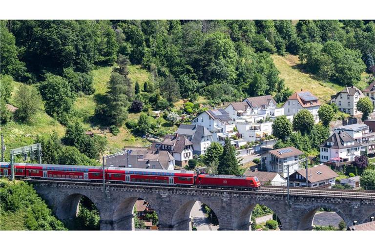 Die Schwarzwaldbahn – eine der bewerteten Bahnstrecken im Land. (Symbolbild)