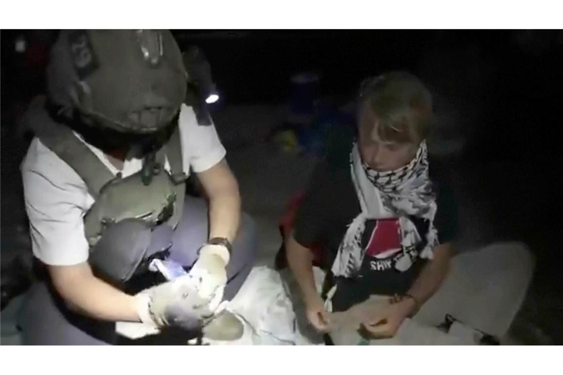 Die schwedische Aktivistin Greta Thunberg war eine der ersten Teilnehmerinne der Global Sumud Flotilla, die von israelischen Soldaten auf See festgenommen wurde.