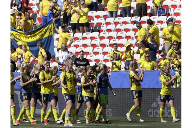 Die schwedische Frauen-Nationalmannschaft trifft im Achtelfinale auf Kanada. Foto: Claude Paris/AP/