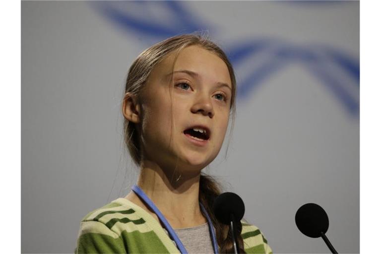 Die schwedische Klimaaktivistin Greta Thunberg hat sich aus Madrid auf den Weg Richtung Heimat gemacht - natürlich mit der Bahn. Foto: Paul White/AP/dpa