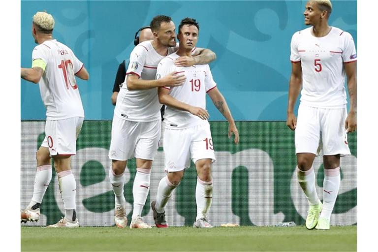 Die Schweizer haben das Achtelfinale gegen Frankreich im Elfmeterschießen gewonnen. Foto: Robert Ghement/Pool EPA/dpa