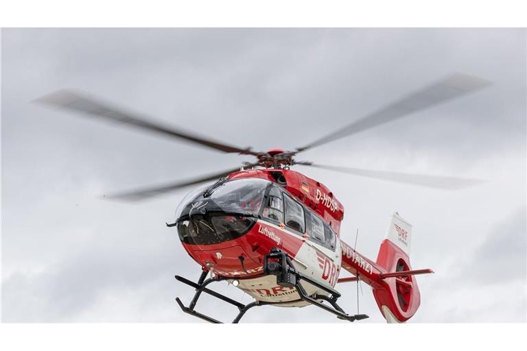 Die Schwerverletzte wurde mit einem Rettungshubschrauber in ein Krankenhaus geflogen. (Symbolbild)