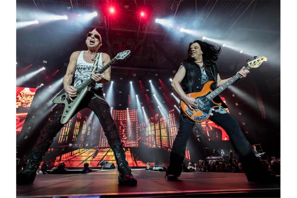 Die Scorpions um Gründer Rudolf Schenker (l) spielen in Stuttgart. Foto. Daniel Maurer Foto: Daniel Maurer