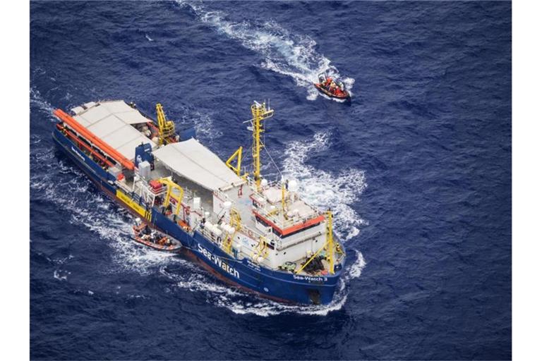 Die „Sea-Watch 3“ hatte vor zwei Wochen insgesamt 53 Migranten vor Libyen gerettet, bekam aber keine Anlegeerlaubnis in einem europäischen Hafen. Foto: Sea Watch e.V.