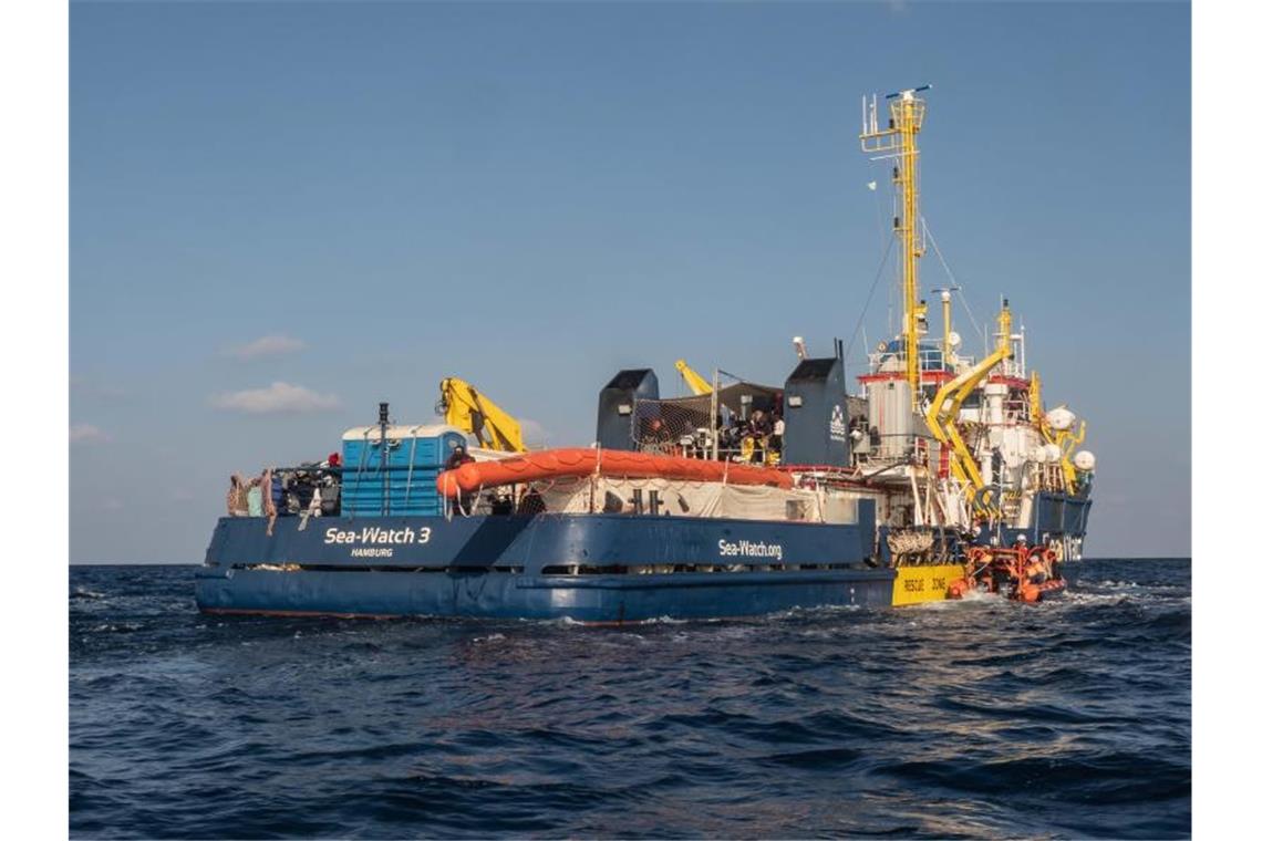 Die „Sea-Watch 3“ nahm im Mittelmeer mehr als 60 in Seenot geratene Menschen auf. Foto: Selene Magnolia/Sea-Watch/dpa/Archiv