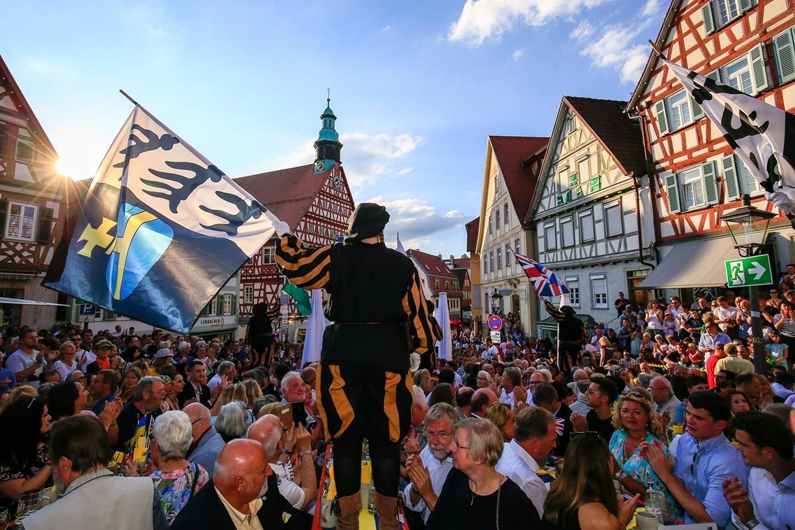 Straßenfest 2022: Klassische Variante ist der Favorit Die Sehnsucht, endlich wieder ausgelassen zu feiern, ist bei vielen Menschen nach über zwei Jahren Pandemie riesengroß. Archivfoto: A. Becher