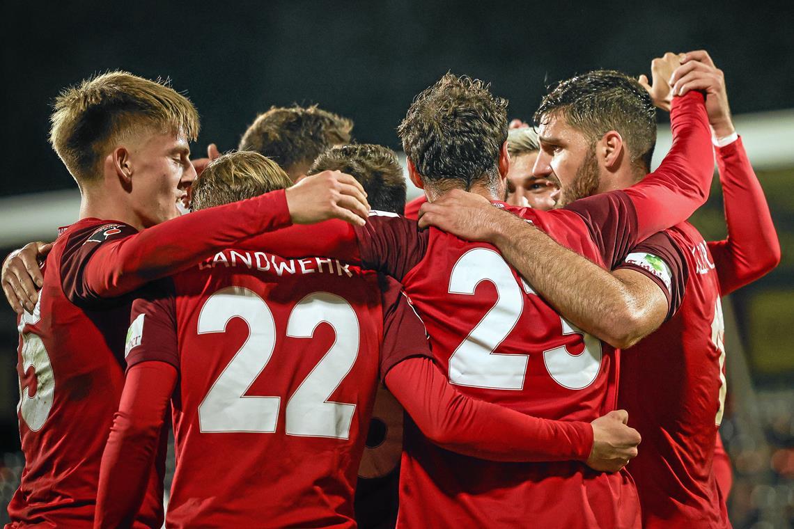 Eine Handvoll Gründe für die Stärke der SG Sonnenhof Großaspach Die SG Sonnenhof Großaspach will auch am Freitag gegen den FSV Hollenbach jubeln. Foto: Alexander Becher