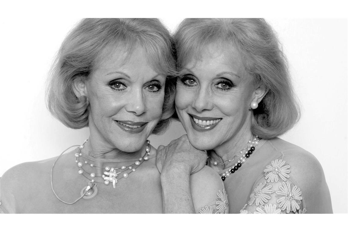 Die Show-Stars Alice (l) und Ellen Kessler sind im Alter von 89 Jahren gemeinsam gestorben. (Archivbild)